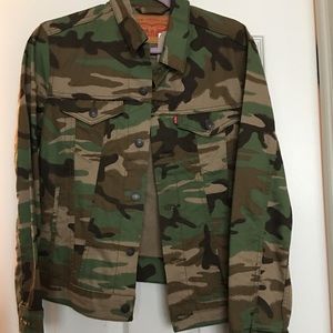 Levi’s Camo Trucker